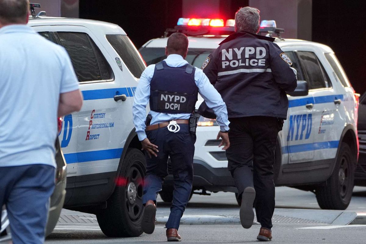 abdde gokdelende dehset silahli saldirgan polisi ve sivilleri vurdu 2 3fO8CBR3