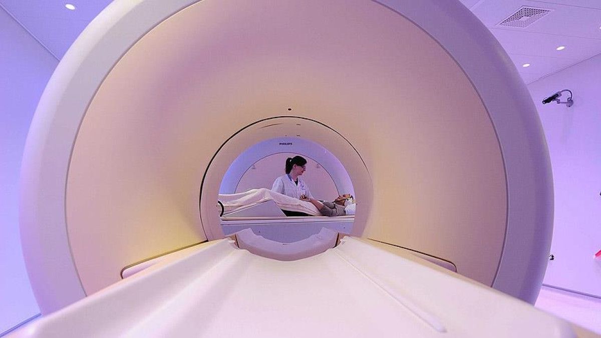 abdde mr cihazinin icine cektigi adam feci sekilde can verdi 0 svKV3j24