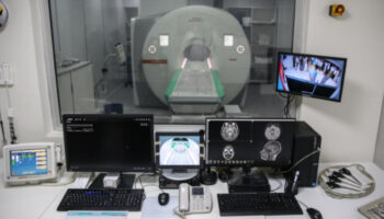 abdde mr cihazinin icine cektigi adam feci sekilde can verdi 8xFfysfy