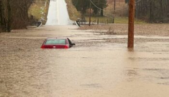 abdnin kentucky eyaletinde sel 8 kisi hayatini kaybetti SibIpvU5