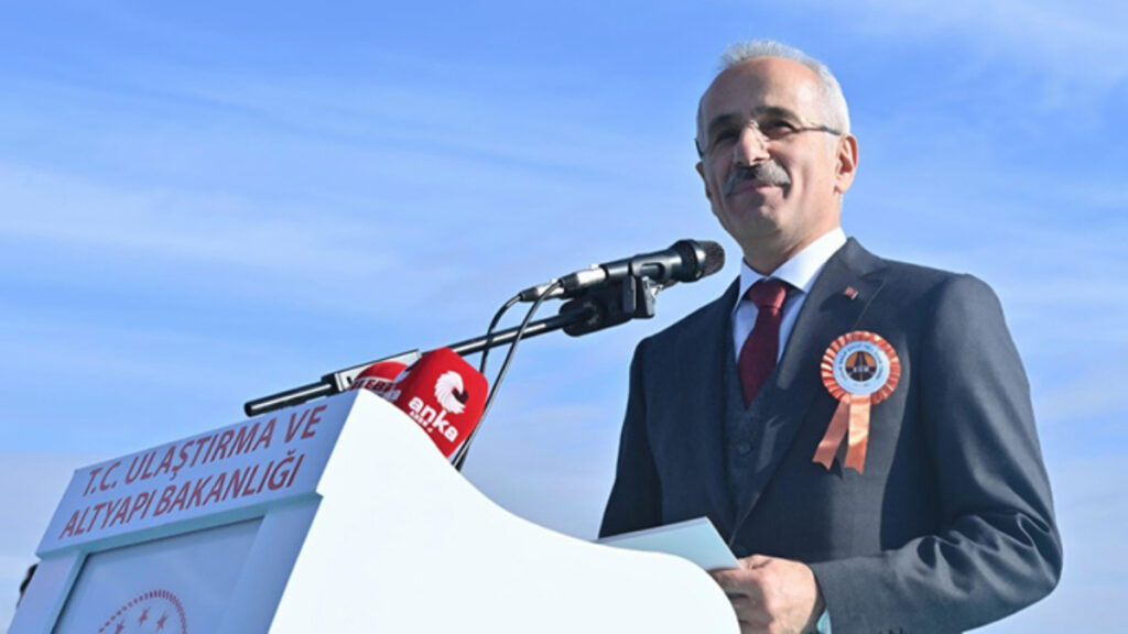 abdulkadir uraloglu 794 futbol sahasi buyuklugunde celik ag orduk hjmFL9jT