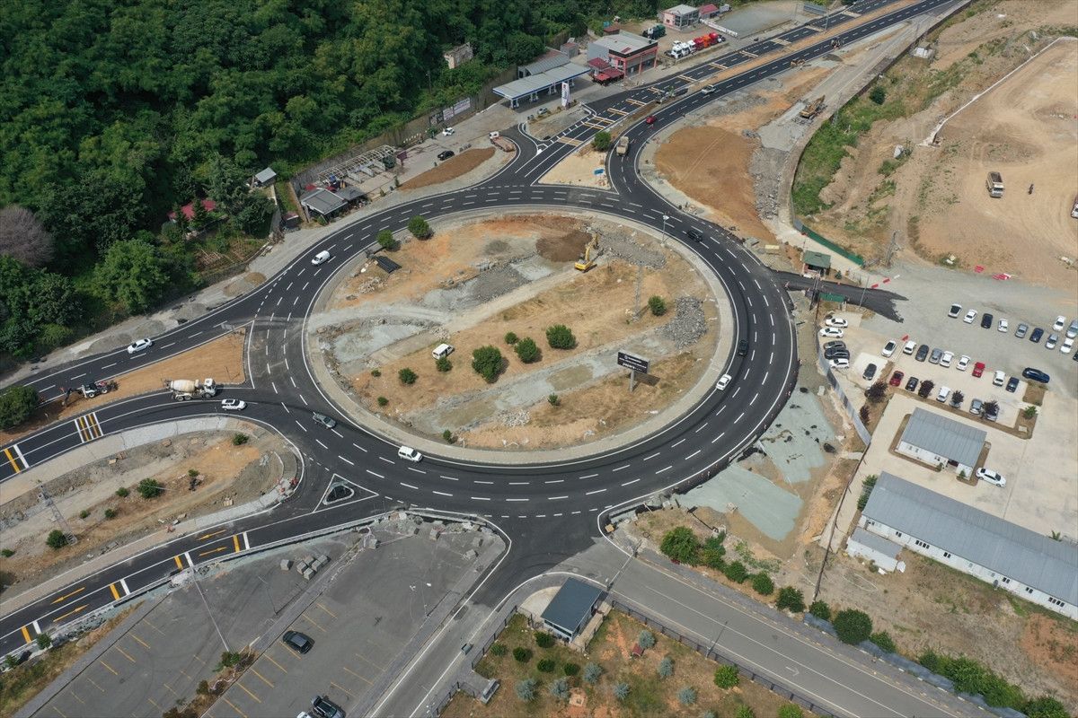 abdulkadir uraloglu trabzon sehir hastanesi kavsagi trafige acildi 0 hREDVOJ2
