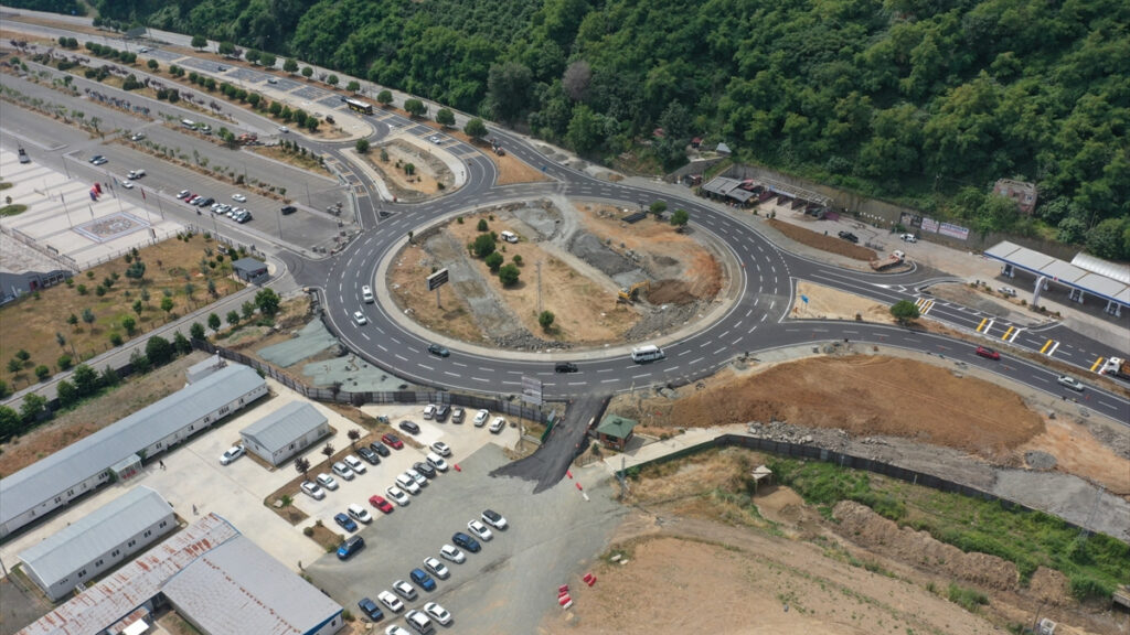 abdulkadir uraloglu trabzon sehir hastanesi kavsagi trafige acildi y3T1yUd8