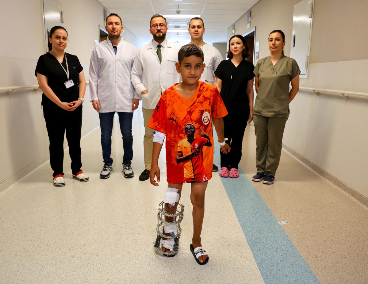 Adana'da hayatı kaykay üzerinde geçen Serdal artık yürüyor 2 adanada hayati kaykay uzerinde gecen serdal artik yuruyor 1 cub5c3pq