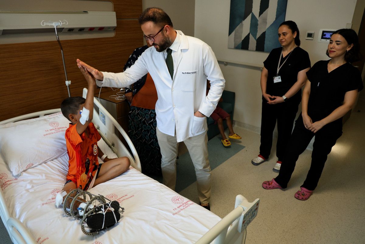 Adana'da hayatı kaykay üzerinde geçen Serdal artık yürüyor 3 adanada hayati kaykay uzerinde gecen serdal artik yuruyor 2