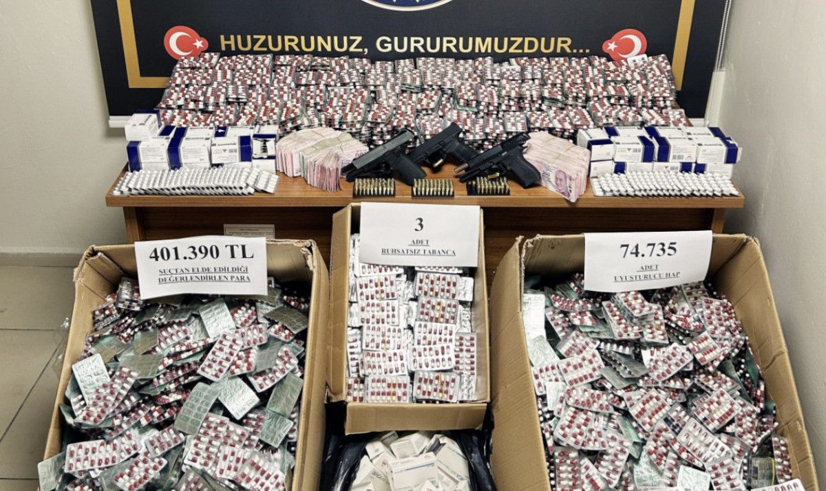 adanada oto galericiye baskin 74 bin uyusturucu hap ve 401 bin tl ele gecirildi CjsdH2hW