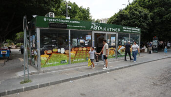 adanada otobus duraklarindaki klimalarin iptal edilmesi vatandaslari isyan ettirdi W8ayAiGc