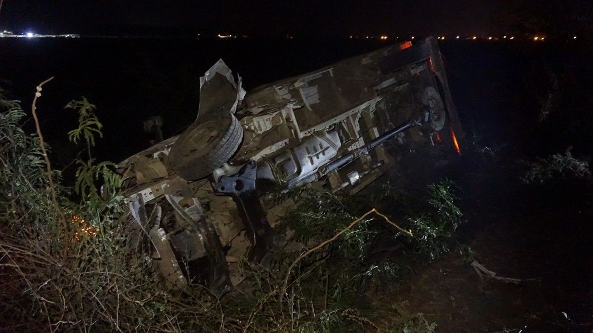 Adana'da otomobil ile kamyonet çarpıştı: 2'si ağır 4 yaralı 1 adanada otomobil ile kamyonet carpisti 2si agir 4 yarali 0 3usTW9KN