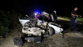 adanada otomobil ile kamyonet carpisti 2si agir 4 yarali 5ZTjCMZh