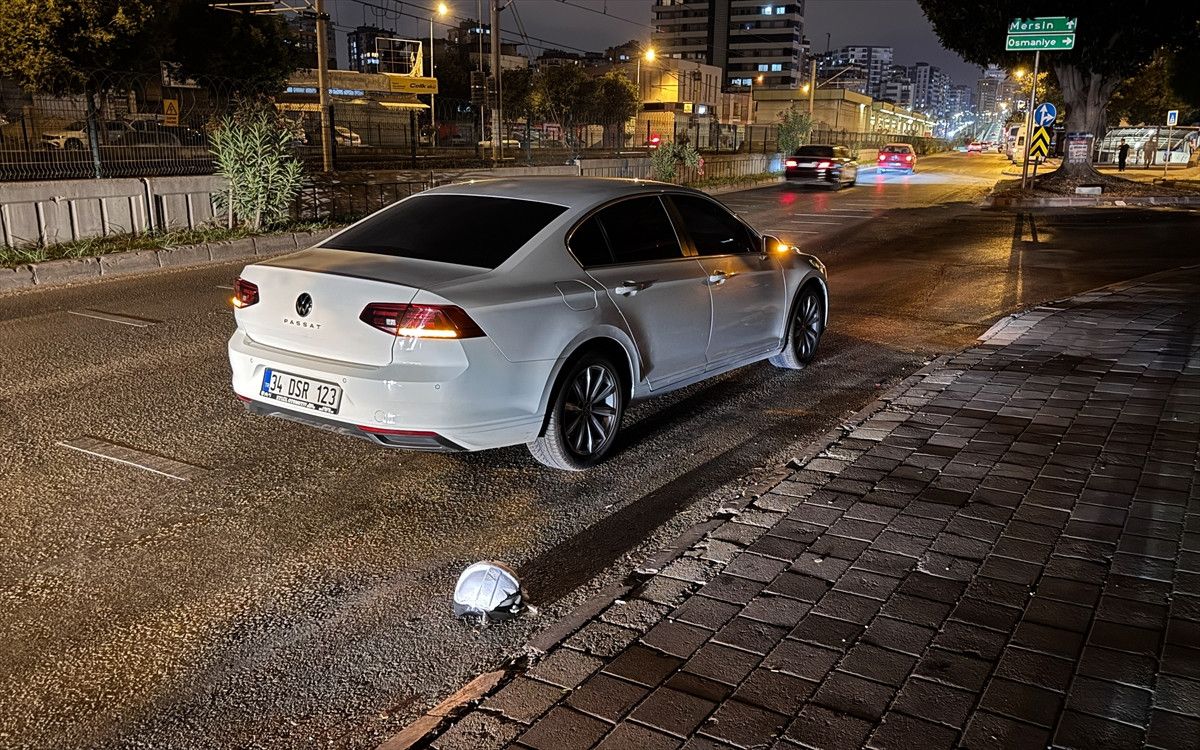 adanada otomobille carpisan motosikletteki yolcu oldu 1 3TqIO2RX