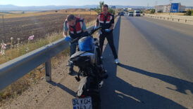 afyonkarahisarda bariyerlere carpan motosiklet 30 metre suruklendi 1 olu DJ2qh5B7