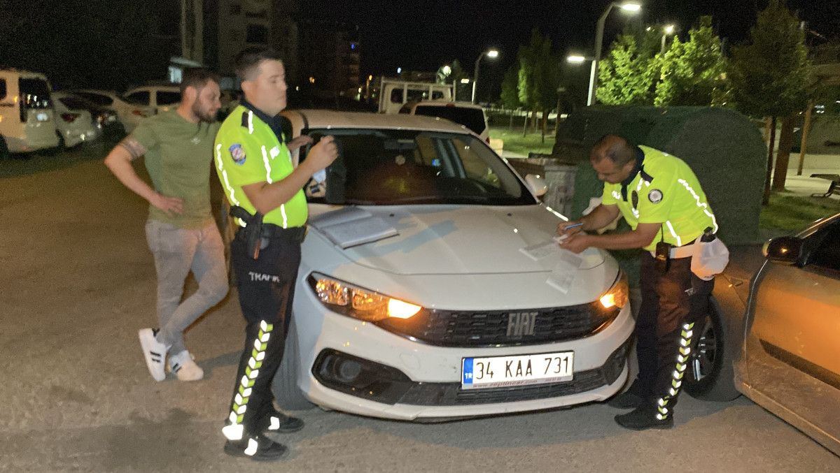 aksarayda alkollu yakalanan surucu ehliyeti kaptirinca polislere yalvardi 0 nrJhOfKt