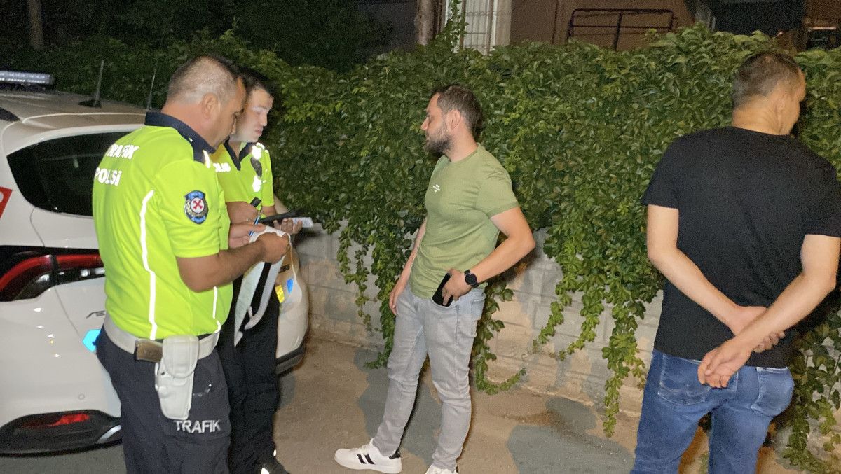 aksarayda alkollu yakalanan surucu ehliyeti kaptirinca polislere yalvardi 1 LcDps8JI