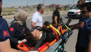 aksarayda ehliyetsiz surucu polise carpti mMsIJYuJ