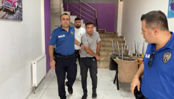 aksarayda kadini telefonla rahatsiz etti yakalaninca kendini lokantanin tuvaletine kilitledi S4XYEFf4