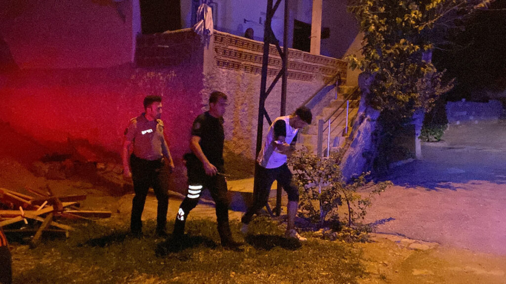 aksarayda tartisan 2 arkadas birbirini bicakladi 2 yarali 7ie1I9Qq