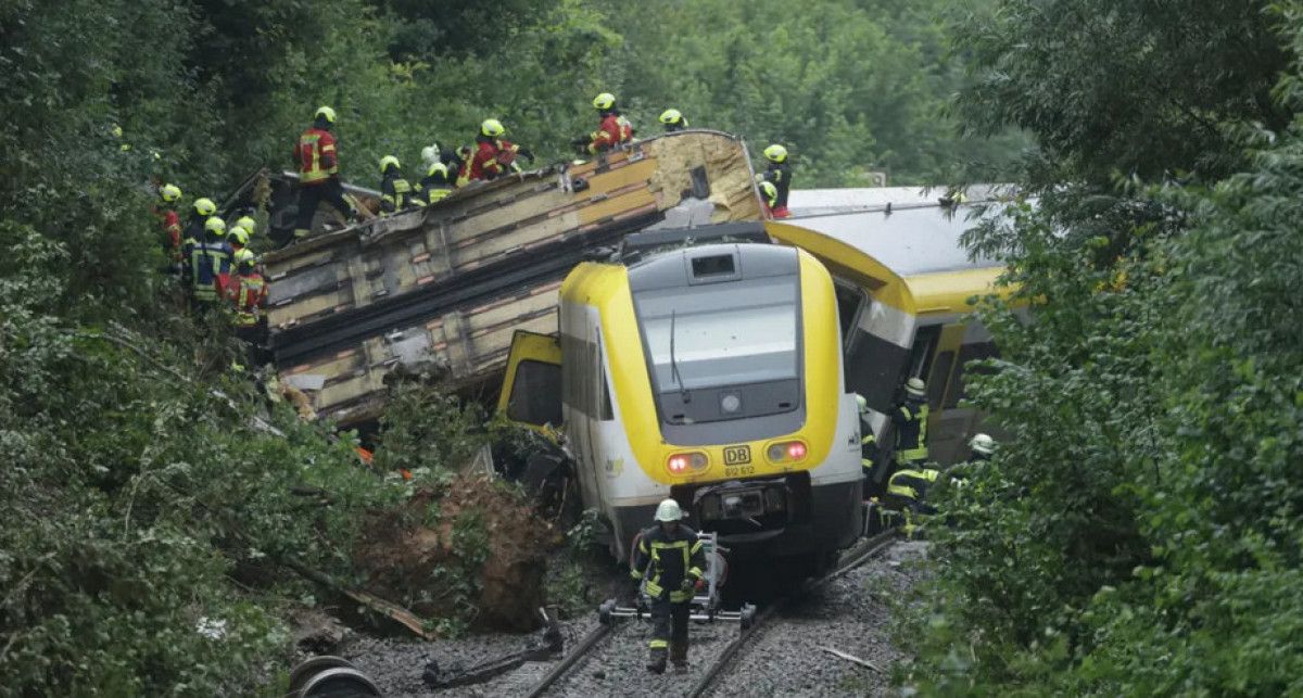 almanyada yolcu treni raydan cikti 3 olu 0 aadvJcKa