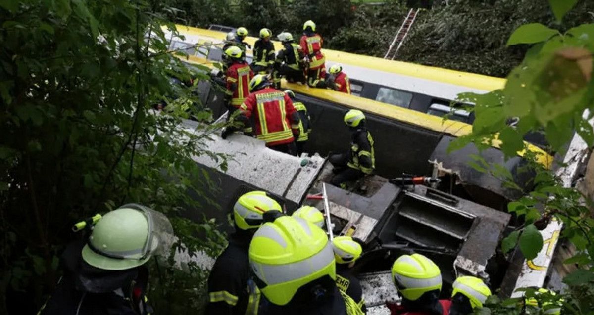 almanyada yolcu treni raydan cikti 3 olu 1 hqrTGrLD