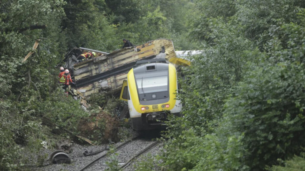 almanyada yolcu treni raydan cikti 3 olu EP9qIkHu
