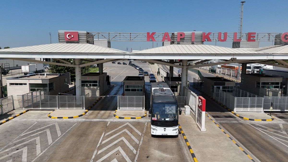 Almanya'dan Türkiye'ye gelen gurbetçi: Balık sezonu gibi gurbetçi sezonu açılıyor 1 almanyadan turkiyeye gelen gurbetci balik sezonu gibi gurbetci sezonu aciliyor 0 e5rHptRs