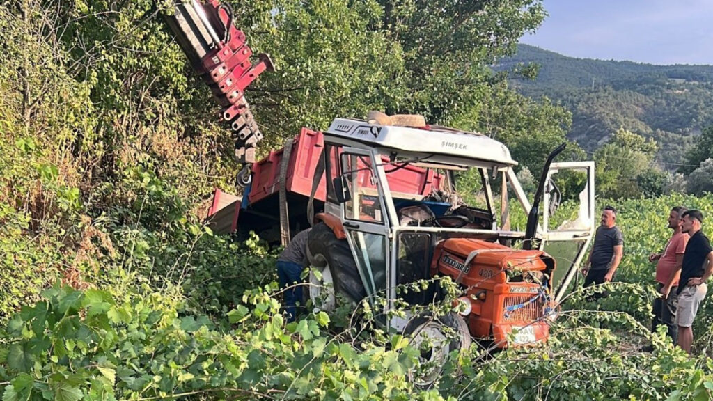 amasyada devrilen traktorun surucusu hayatini kaybetti gfWDpmxb