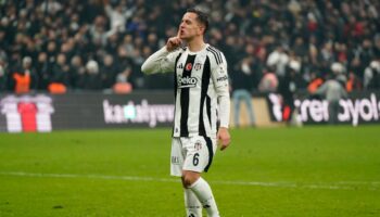 amir hadziahmetovic bu sezon ilk kez besiktas formasini giydi 5hL9rts4