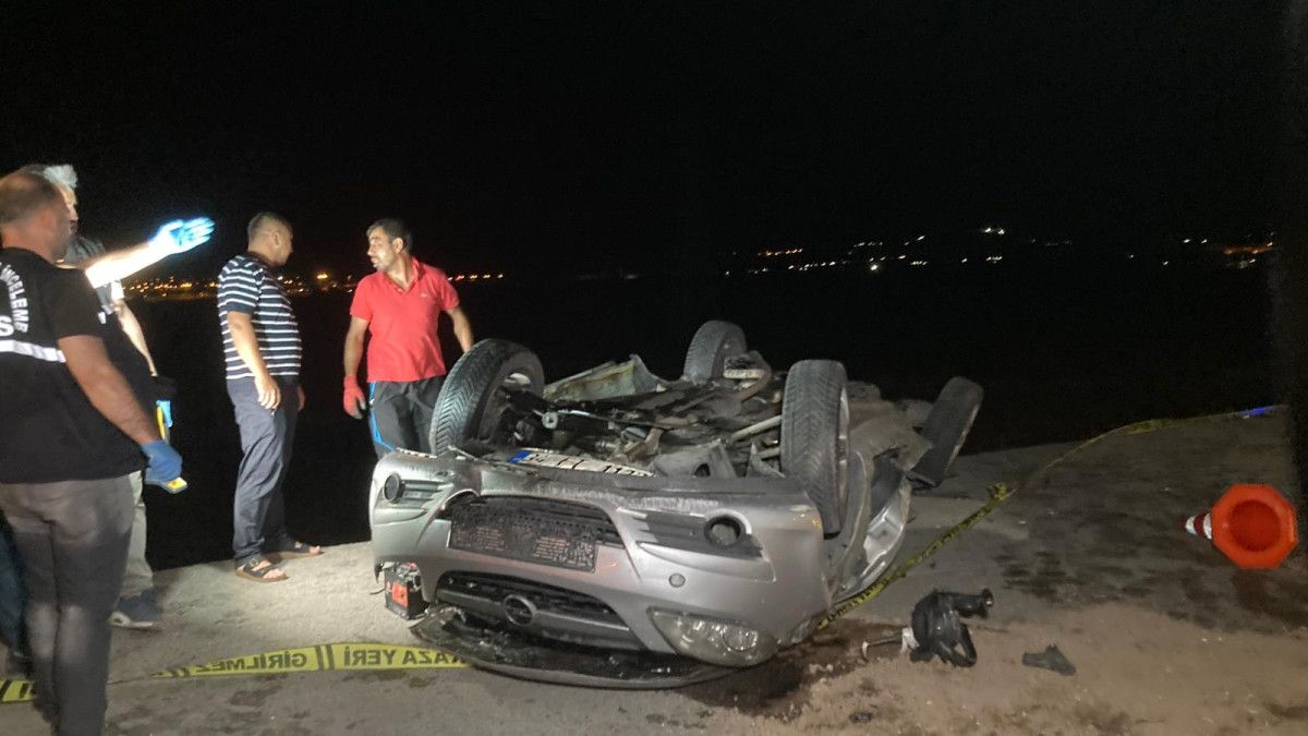 ankarada otomobiller kafa kafaya carpisti 3 kisi can verdi 1 US7kTDOT