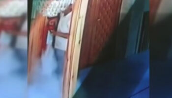 ankarada yangin tupu ile camiye zarar verdiler cO2FcuKO