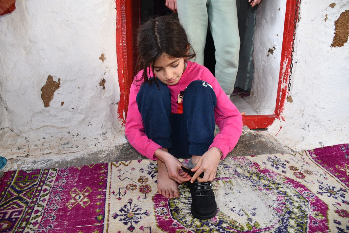 ankarali polis memurundan sirnakli 300 cocuga bot ve mont yardimi 0 7epRqYyY