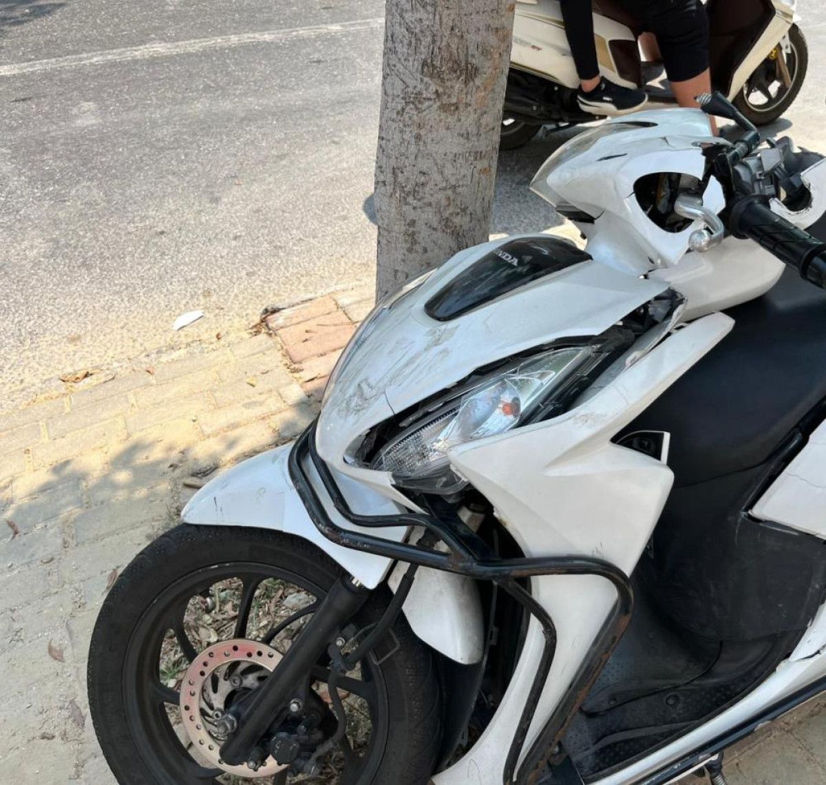 antalyada otomobille carpisan motosikletin surucusu yaralandi 1 YIuC4wG6