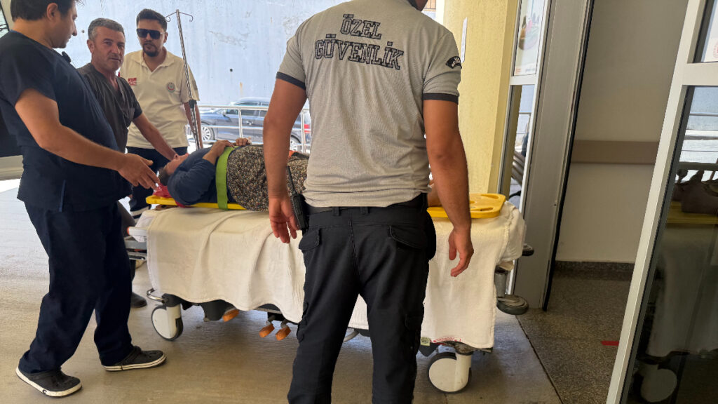 antalyada saglik ekipleri evinin onunde dusen kadin icin 45 saat yolculuk yapti zDglnOKc