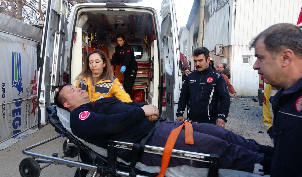 Antalya'da yaralı itfaiyeciye ayran ve su ikram ettiler 6 antalyada yarali itfaiyeciye ayran ve su ikram ettiler 5 6S7ypI41