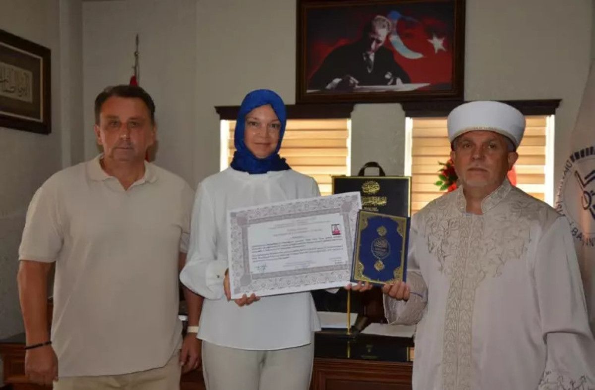 Antalya'da yaşayan Rus kadın Müslüman oldu 1 antalyada yasayan rus kadin musluman oldu 0 UDhg235q