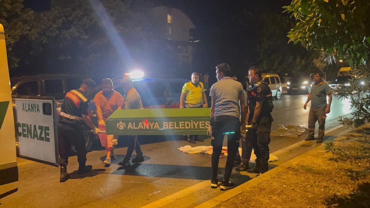 antalyada yaya gecidinden gecerken otomobil carpti litvanyali kadin hayatini kaybetti 0