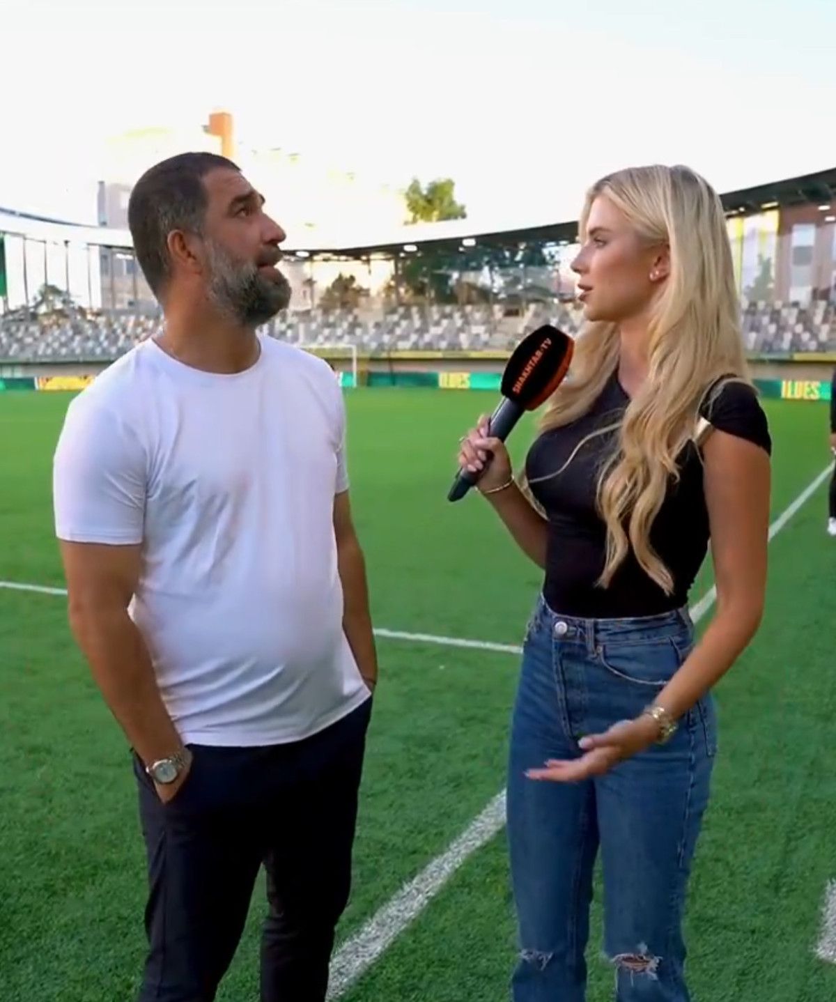 arda turanin muhabirle goz temasi kurmamasi gundem oldu 2 GNMu6w1M