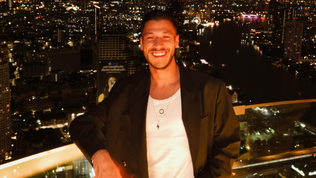 asklari tam gaz devam ediyor kubilay aka ile hafsanur sancaktutandan yeni fotograf geldi dzKaNVZ5