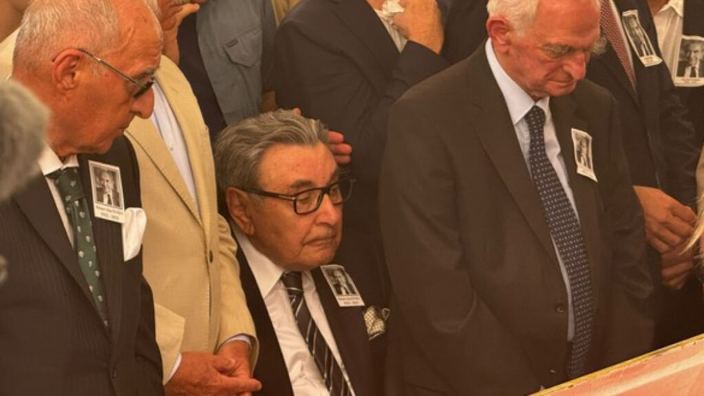 aydin dogan altan oymenin cenaze namazinda ayakta duramadi 2MC4DM5v