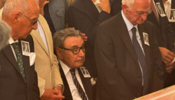 aydin dogan altan oymenin cenaze namazinda ayakta duramadi 2MC4DM5v