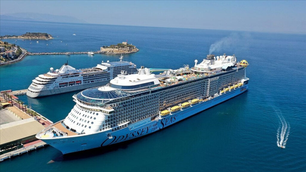 aydin kusadasina 3 kruvaziyerle 9 binin uzerinde turist geldi jyF62eG5