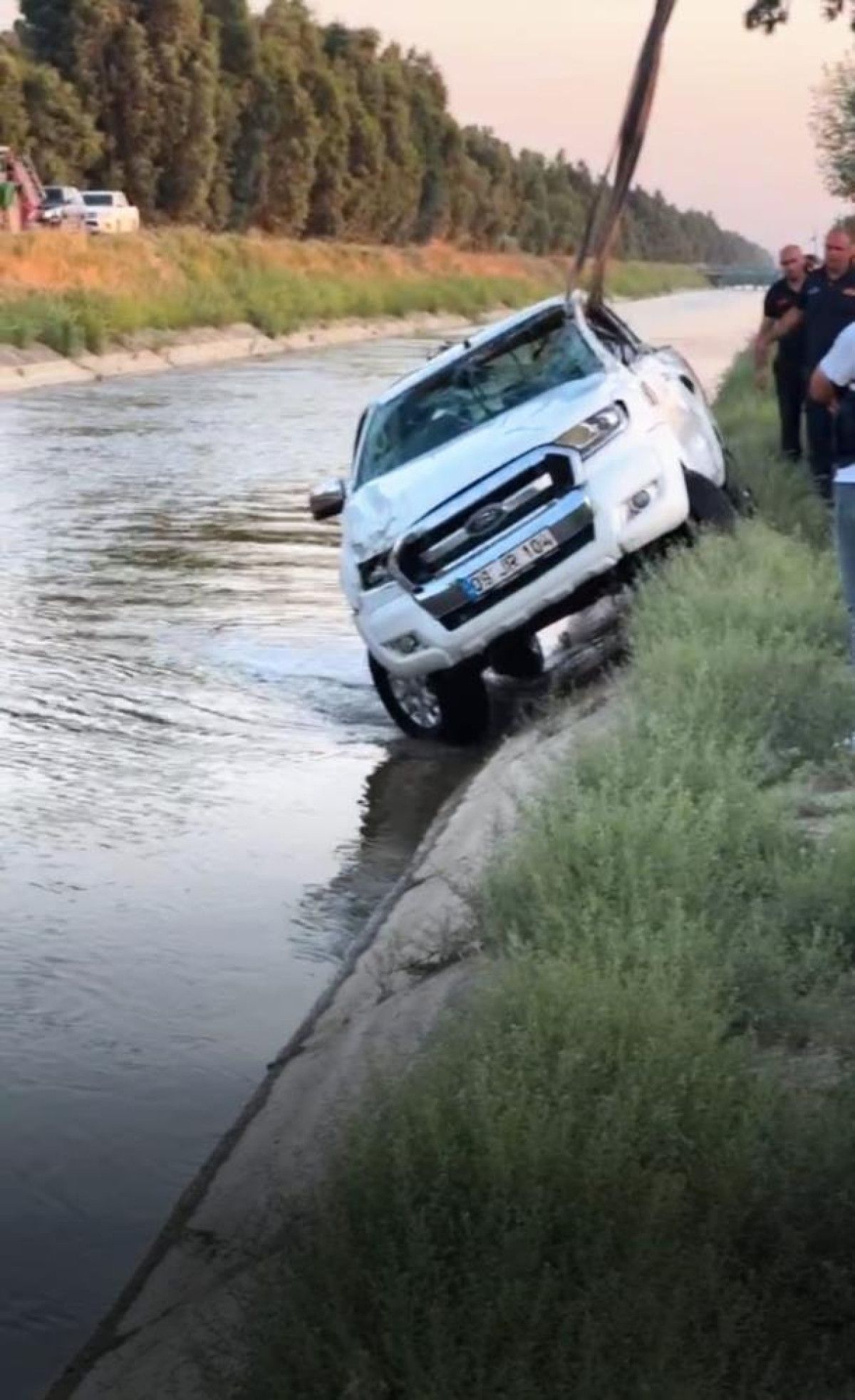 aydinda sulama kanalina ucan pikabin surucusu oldu 1 SVWHuMRa