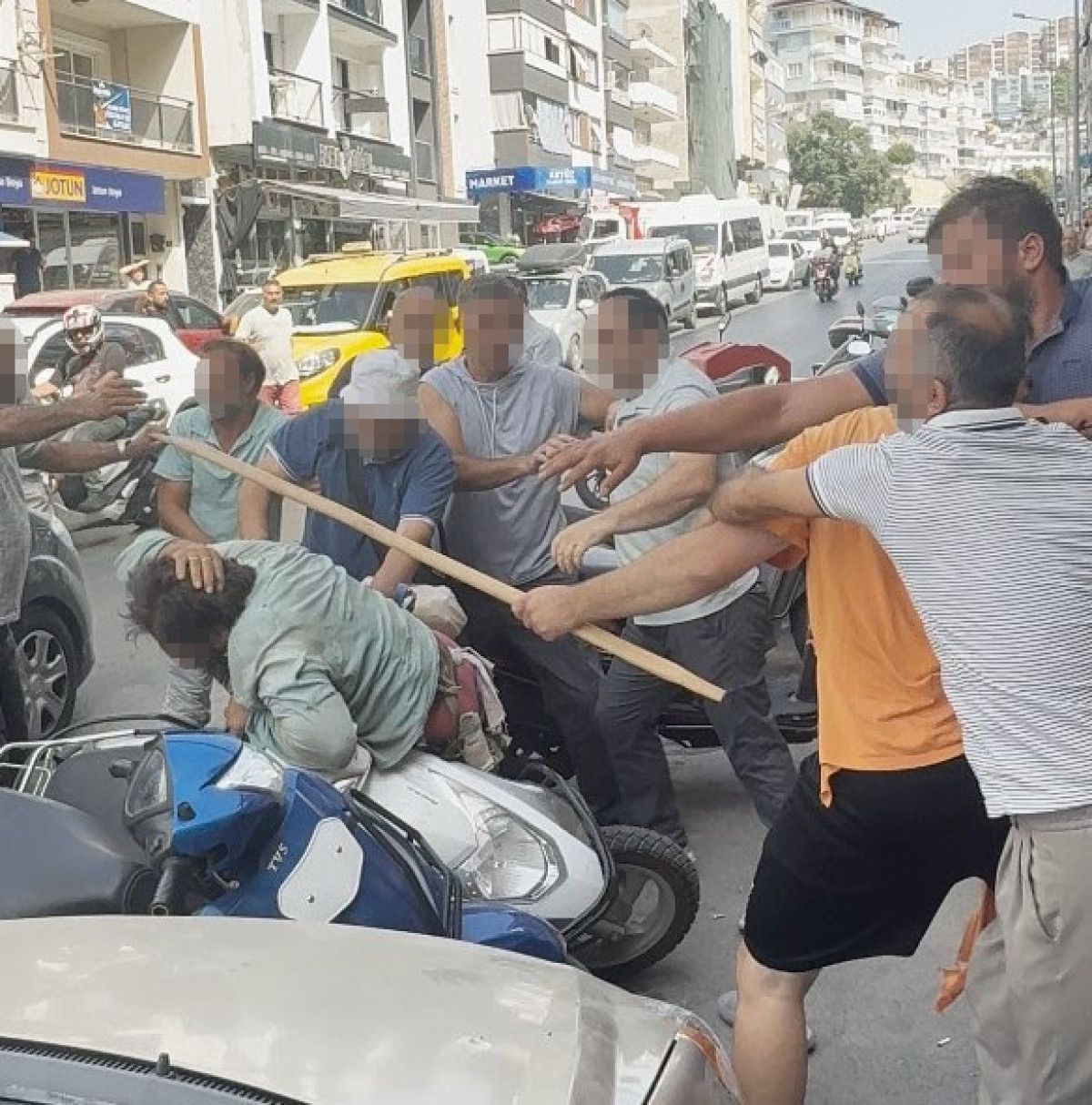 aydinda yol ortasinda olduresiye darbettiler 0 MzkcLvqi