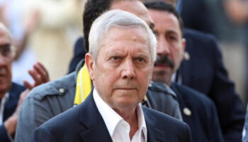 aziz yildirim adaylik kararini acikladi ali koc yonetimine sert sozlerle yuklendi qKWgRJyX