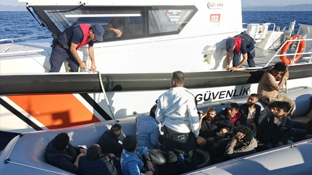 balikesirde 16 kacak gocmen yakalandi hJsjhLxR