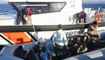 balikesirde 16 kacak gocmen yakalandi hJsjhLxR