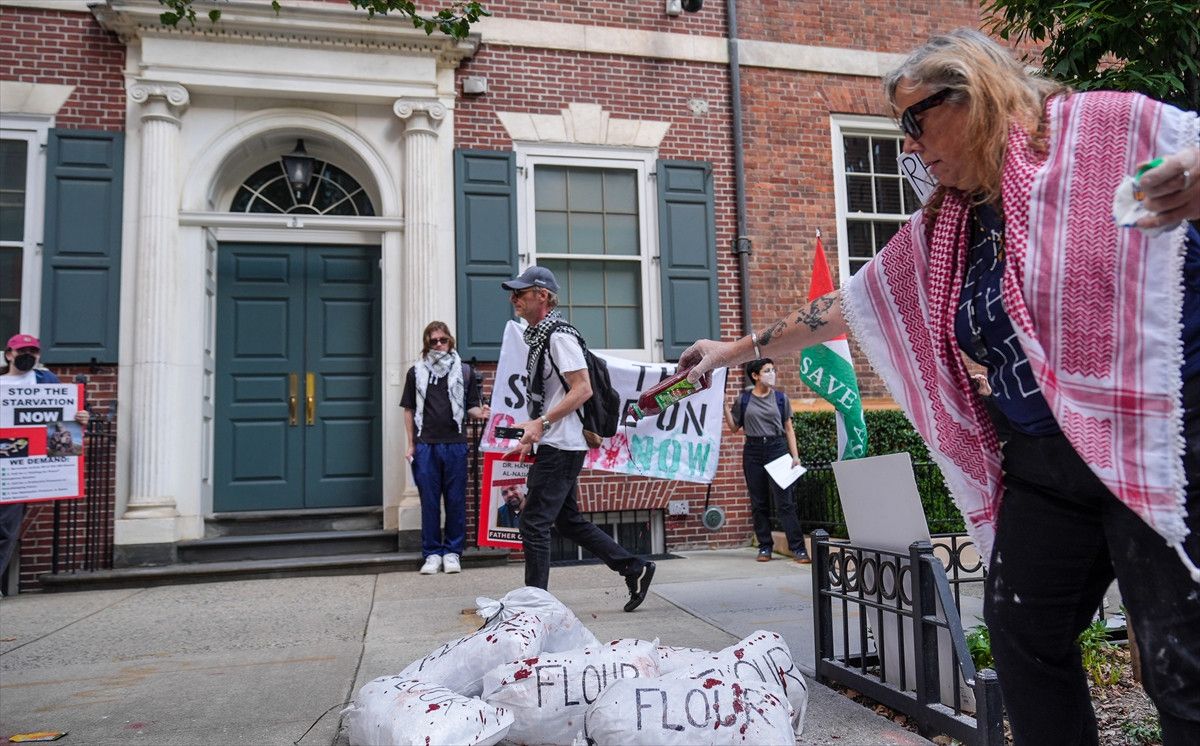 bm genel sekreterinin konutu onunde gazze protestosu 2 iTtFmmSJ
