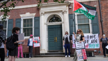 bm genel sekreterinin konutu onunde gazze protestosu tNYJTAu6