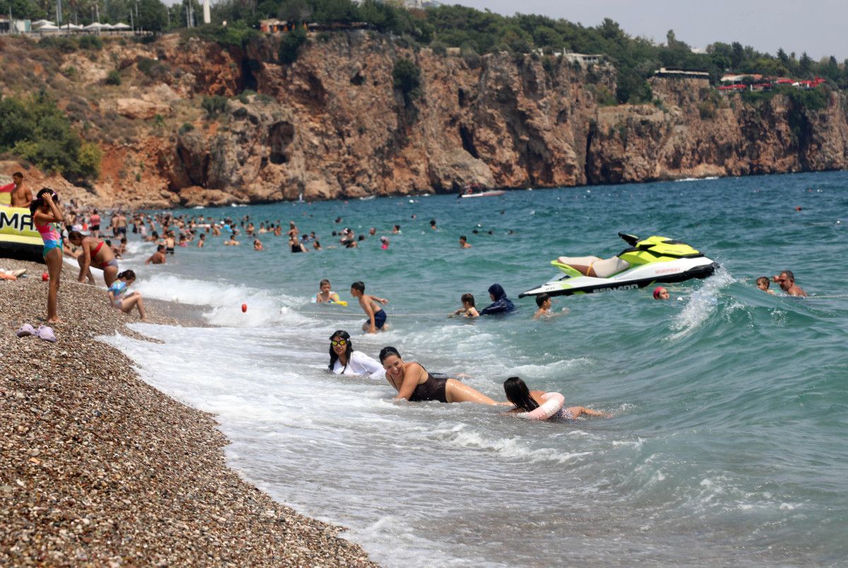 bodrumda termometreler 36 dereceyi gosterdi sahiller doldu tasti 2 JZUshsFV