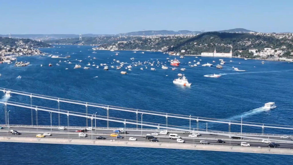 bogazda kortej 253 tekne sehitler icin yola cikti RsMWU7x8