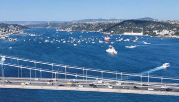 bogazda kortej 253 tekne sehitler icin yola cikti RsMWU7x8