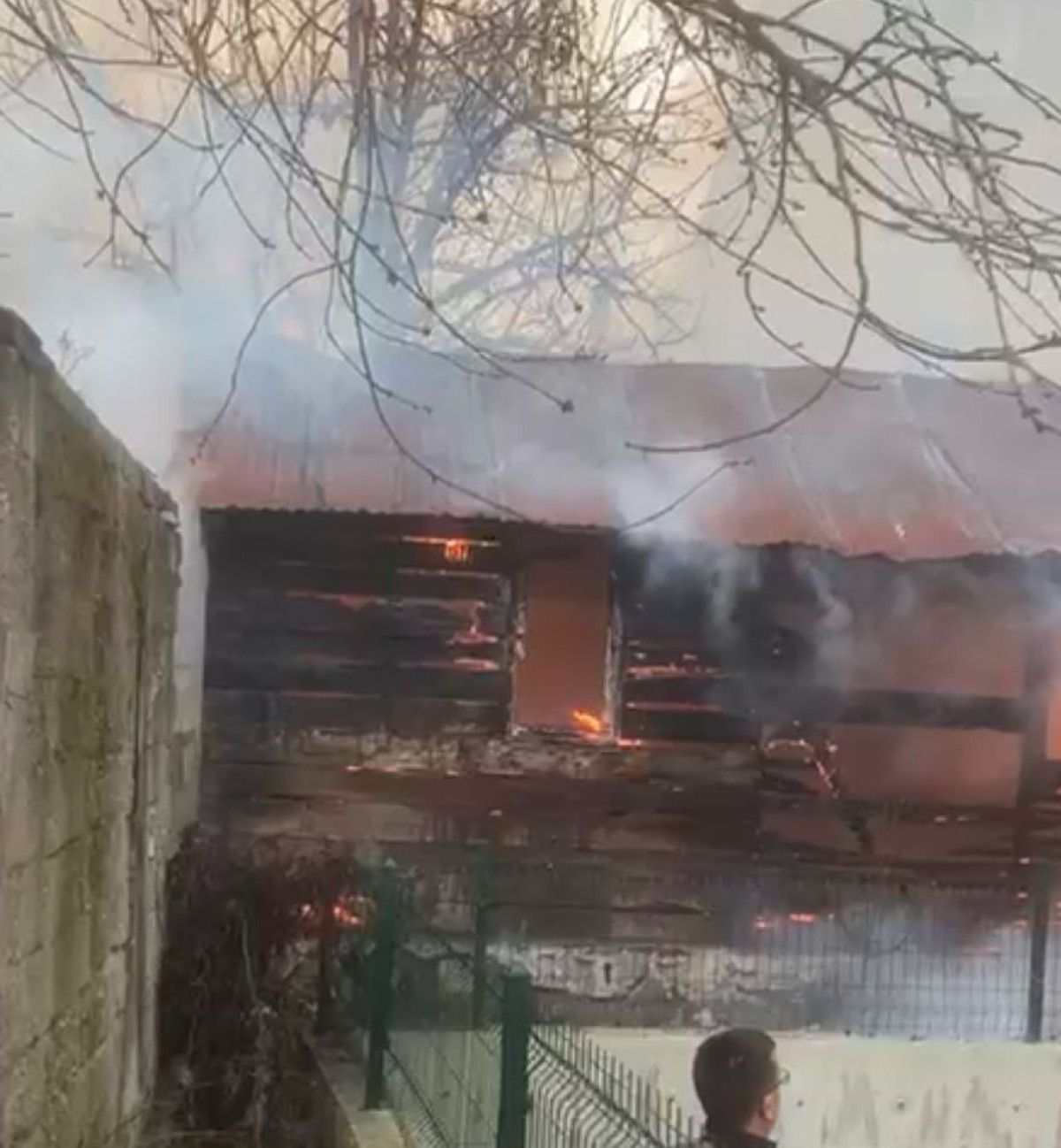 Bolu’da iki barakada yangın 1 boluda iki barakada yangin 0 ye2MeqQX